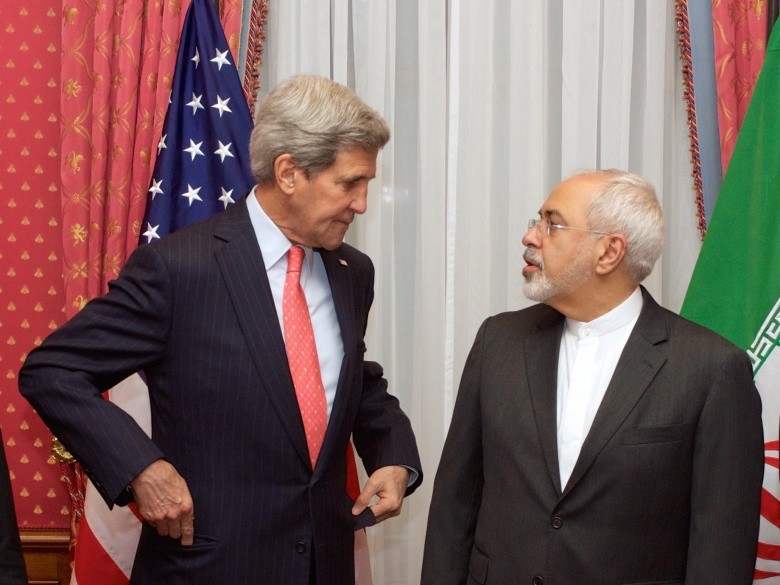 Ngoại trưởng Mỹ John Kerry và người đồng cấp Iran Mohammad Javad Zarif. Ảnh: Diplomat