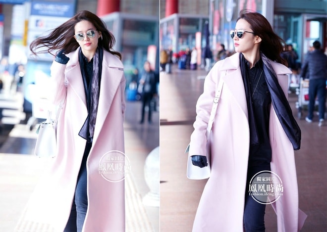 Người đẹp diện áo khoác hồng phấn (hồng cashmere) của Dior. Đây là một trong 10 gam màu chủ đạo của mùa lạnh năm qua.