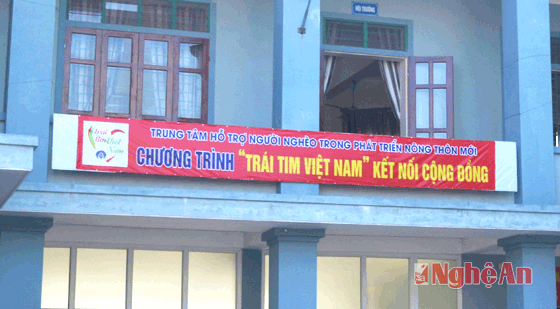 Băng rôn tuyên truyền về cái gọi là Chương trình Trái tim Việt Nam.
