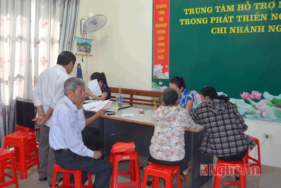 Với chiêu thức kêu gọi từ thiện nhưng hưởng lãi suất khủng, Trung tâm hỗ trợ người nghèo đã dẫn dụ được một số người tham gia. Tuy nhiên chiêu trò này nhanh chóng bị lật tẩy.