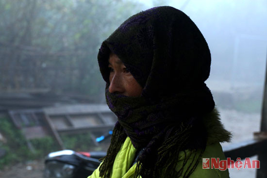 Ở Nậm Cắn,Kỳ Sơn, giá rét đến mức kỷ lục nên người dân phải dùng khăn che kín mặt