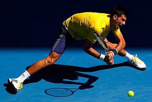 Djokovic phải tốn rất nhiều sức lực mới có thể vượt qua tay vợt có lối đánh gần giống anh. Ảnh: Reuters.