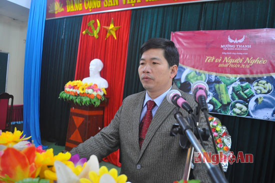 Ông Lê Thúc Đồng - Chủ tịch UB Mặt trận Tổ quốc huyện Tân Kỳ phát biểu cám ơn đại diện Đoàn công tác của Tập đoàn Mường Thanh