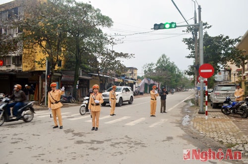 Đường Đinh Công Tráng đoạn giao với đường Quang Trung đã được cắm biển báo đường một chiều.