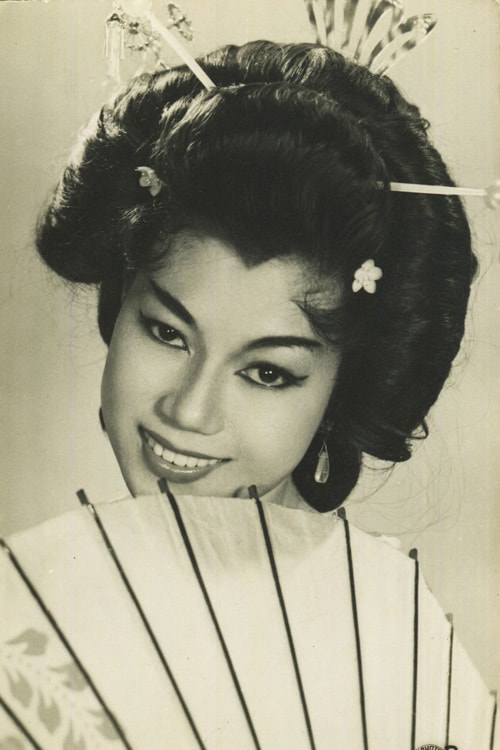 Nghệ sĩ Kim Cương. Ảnh tư liệu. Kim Cương sinh năm 1937. Bà là con gái của ông Nguyễn Phước Cương - bầu gánh hát Đại Phước Cương và Nghệ sĩ Nhân dân Bảy Nam. Bà được mệnh danh là