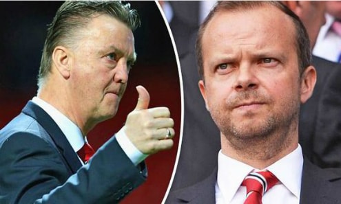 Ed Woodward (phải) là người khiến Van Gaal chưa thể ra đi thời điểm này. 