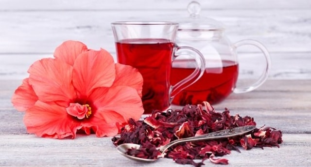 Trà từ hoa dâm bụt có tác dụng hạ sốt