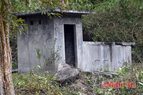 Trong quá trình thi công làm đường vào điểm định cư Lưu Sơn đã làm hỏng đường ống dẫn nước của công trình nước sinh hoạt cộng đồng bản Pủng, khiến 81 hộ còn lại luôn trong cảnh thiếu nước. 