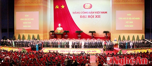 Ban Chấp hành Trung ương khóa XII ra mắt đại hội.