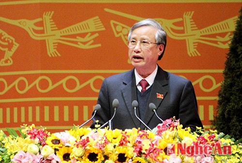 Đồng chí Trần Quốc Vượng - Chủ nhiệm UBKT Trung ương thay mặt đoàn thư ký Đại hội thông qua Nghị quyết Đại hội toàn quốc lần thứ XII của Đảng..