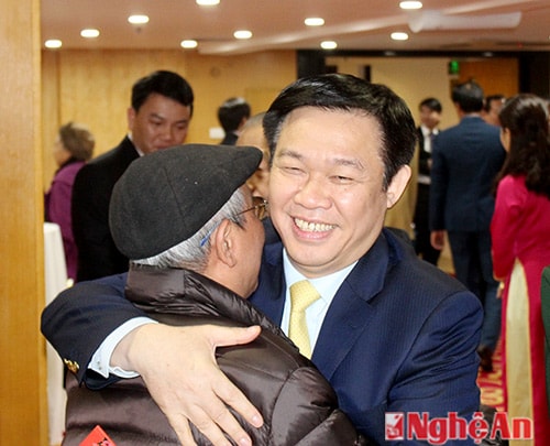 Nồng ấm, chân tình chúc mừng những thành đạt của con em quê hương.