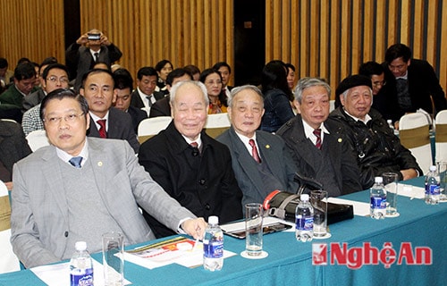 Các đại biểu tại cuộc gặp mặt.