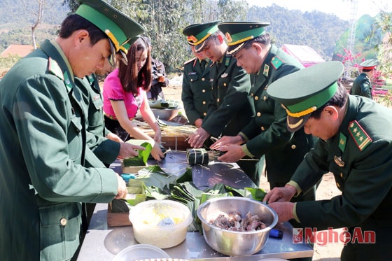 Hội thi nấu bánh chưng