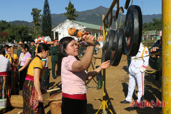 Điệu cồng chiêng lay động, rộn ràng