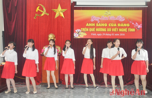 Tiết mục văn nghệ chào mừng cuả Trường THCS Hưng Hòa.
