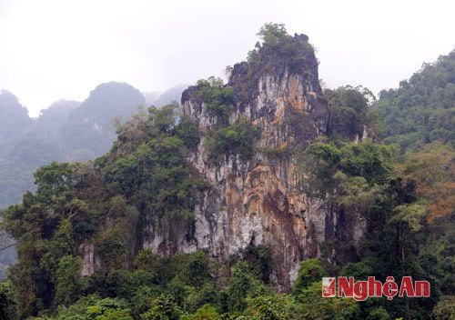 Những ngọn núi có độ cao thấp khác nhau làm nên vẻ đẹp hùng vĩ.