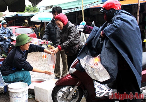  Anh Thành tiểu thương bán cá cho biết: 