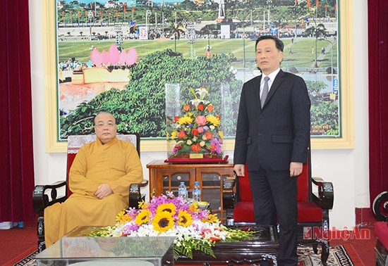 Đồng chí Lê Quang Huy - Phó Bí thư Tỉnh ủy cảm ơn những đóng góp của Giáo hội Phật giáo Việt Nam đối với tỉnh Nghệ An trong thời gian qua.