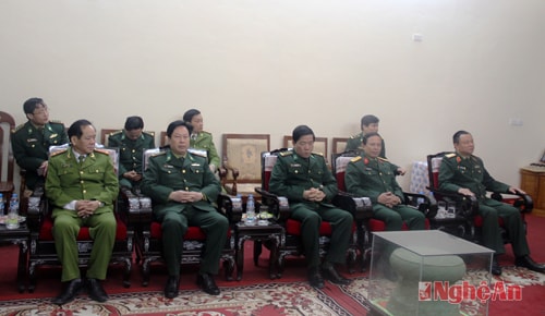 Các thành viên đoàn công tác Bộ Quốc phòng chúc tết Tỉnh ủy Nghệ An.