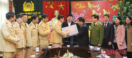 Thăm Phòng CSGT đường bộ đường thủy Công an tỉnh