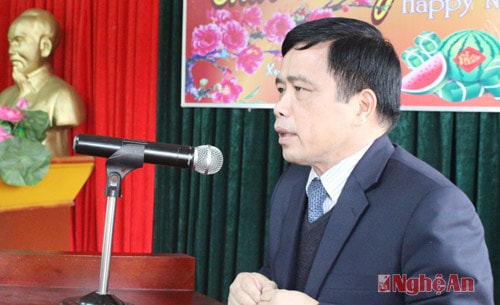 Đồng chí phó chủ tịch UBND tỉnh phát biểu, ghi nhận những thành tích xuất sắc của lực lượng Cảnh sát cơ động trong năm qua