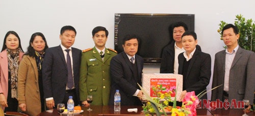Thăm và chúc tết CBCNV Công ty CP Bến xe Vinh