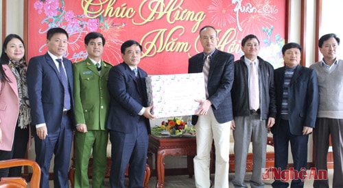 Thăm và chúc tết CBCNV Điện lực Nghệ An