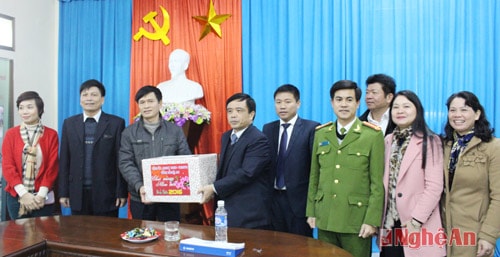Thăm và chúc tết CBCNV Cảng hàng không Vinh