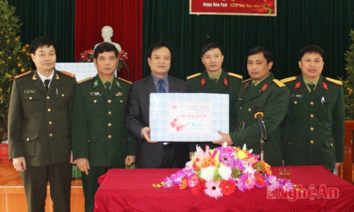 Chúc Tết Ban Chỉ huy Quân sự huyện Diễn Châu