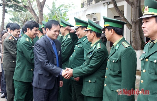 Đồng chí Hồ Phúc Hợp- Ủy viên BTVTU- Trưởng Ban TG Tỉnh ủy thăm, chúc Tết Đồn Biên phòng đóng trên địa bàn xã  Diễn Thành - Diễn Châu