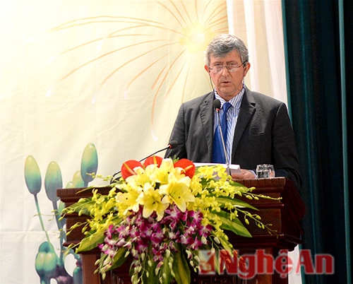 Ông Giovanni Vazzola - Chuyên gia Dự án phát triển dô thị cỡ vừa tại Vinh phát biểu cảm ơn sự hỗ trợ của tỉnh Nghệ An trong quá trình làm việc.
