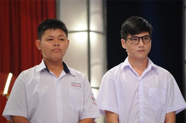  Công Huy (trái) và Chí Kiệt - hai cậu bé 14 tuổi chinh phục 150 triệu đồng
