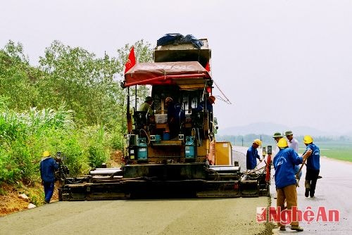 Dù công việc vất vả, phải thường xuyên xa nhà nhưng nhiều kỹ sư, công nhân Công ty CP 482 bị nợ lương nhiều tháng liền.