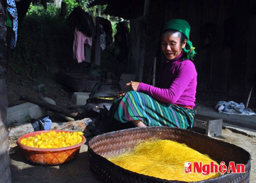 Chiếc khăn piêu được dệt từ những loại tơ tằm. Điều này tạo cho những chiếc khăn piêu hết sức mềm mại, quý giá.