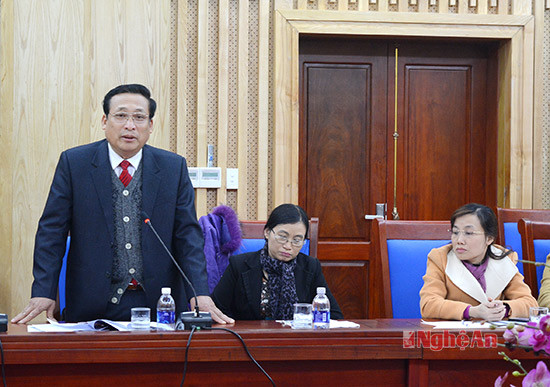 Đồng chí Hồ Quang Thành - Giám đốc Sở Thông tin và Truyền thông báo cáo kết quả chuẩn bị của Tiểu Ban Tuyên truyền.