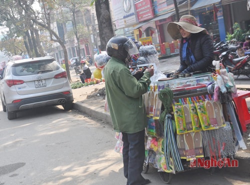 Những gánh hàng rong ngày cận tết