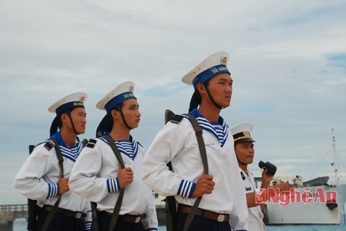 Nơi đầu sóng Trường Sa, những chiến sỹ Hải quân luôn chắc tay súng, kiên cường giữ bình an cho hậu phương