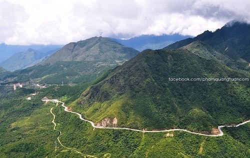 Là một trong tứ đại đỉnh đèo phía Bắc, Ô Quy Hồ cũng là trải nghiệm thách thức nhưng đầy sức hút với dân phượt. Đèo dài gần 50 km, nằm trên quốc lộ 4D, bắt đầu từ Sa Pa đến tận ngã ba Tam Đường, Lai Châu. Năm 2013, con đèo được công nhận là dài nhất Việt Nam.