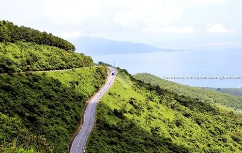 Nối liền Lăng Cô, Huế và Đà Nẵng, đèo Hải Vân được mệnh danh là 