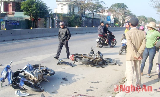 Hiện trường vụ tai nạn xẩy ra ngày 9/2, trên Quốc lộ 1A đoạn qua xã Quỳnh Hậu, huyện Quỳnh Lưu (Ảnh: Việt Hùng)