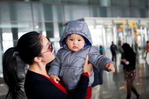 Nữ ca sĩ cưng nựng bé Su Su.
