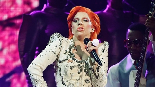  Lady Gaga có màn trình diễn ấn tượng tưởng nhớ huyền thoại âm nhạc David Bowie tại Grammy 2016.