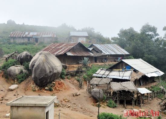 Một góc bản Đống Trên, xã Tây Sơn (Kỳ Sơn)- nơi cô giáo Ka Thị Ly đang 