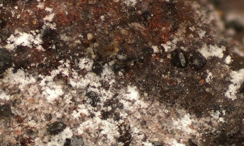  Fingerite là một dạng khoáng thạch hiếm khác cũng có thành phần là vanadi và đồng. Ảnh: Robert Downs/Đại học Arizona.