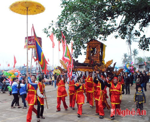 Lễ rước kiệu trong ngày chính hội.