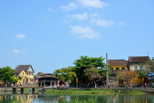 Phố Hội buổi mai yên bình.