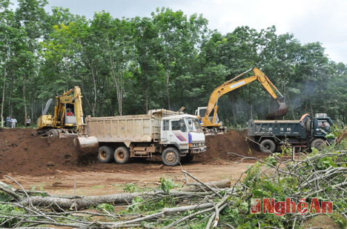 Thi công đường vanh đai Thị xã vào trung tâm xã Nghĩa Hòa