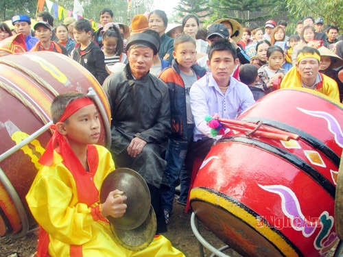 Bên cạnh cao niên còn có thiếu niên tham gia hội thi