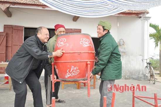 Hiện nay, tại đền còn lưu giữ rất nhiều tập tài liệu bằng chữ Hán và một số đồ tế khí như: Thần tích làng Ngọc Để xưa (Mai Hùng nay), Văn cúng và các điều lệ của hội, địa bạ, đinh bạ, điền bạ...; Kiệu bành, kiệu Mui luyện, Long ngai hiệu bụt, hương án, tượng phỗng, câu đối... đây là nguồn tài liệu gốc giúp hậu thế tìm hiểu về lịch sử, truyền thống địa phương nói chung, nhân vật Cao Sơn Cao Các nói riêng và cũng là minh chứng cho sự tồn tại lâu đời của đền Thánh Cao. 