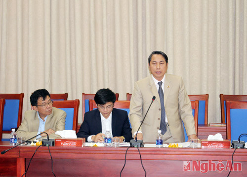 Đồng chí Nguyễn Hải Dương - Phó Giám đốc Sở Ngoại vụ tỉnh trình bày một số đề xuất nhằm thúc đẩy hợp tác giữa hai tỉnh Nghệ An và Gifu (Nhật Bản).